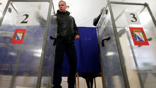 Fast alle Krim-Bewohner stimmen für den Anschluss an Russland - ảnh 1